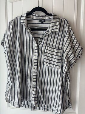 a.n.a Women’s Navy & White Striped Button-Up Shirt XL